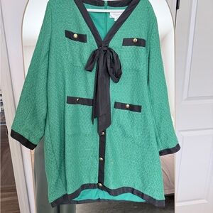 Pomander Place Green Cape with Black Trim